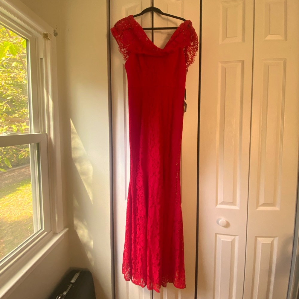 Lulu's Romantic Off-Shoulder Lace Gown - perfect for fall wedding guests!
